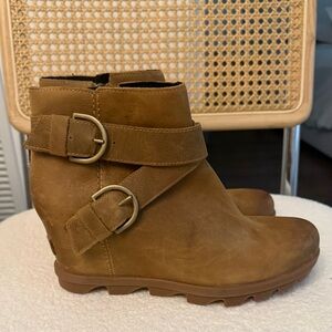 New! Sorel Tan Suede Wedge Ankle Boots with Buckle Straps